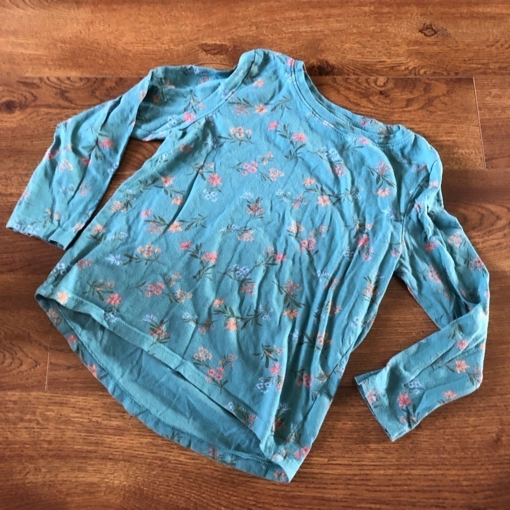 Old Navy Green floral softest tee Long sleeve in size S (6-7)